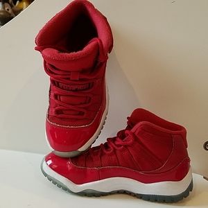 Air Jordan 11 Retro GS 'Win Like 96' Red Sneakers